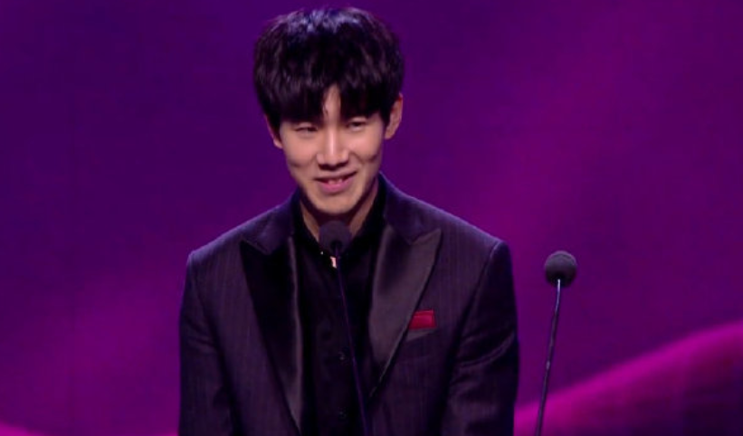 BLG成为继OMG、EDG、FPX后，第四支蝉联常规赛第一的队伍