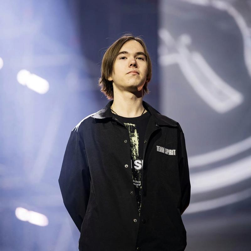 Uzi卡莎狂猎三杀贴脸开大 无状态连送两波 Uzi队1-0香锅队