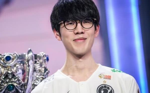 Heroic 以惊险的方式战胜 Spirit，晋级2025年电子竞技世界杯四分之一决赛