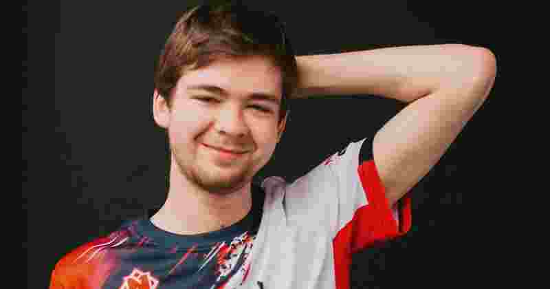 FPX祝贺Lwx2000杀：穿杨百步枪林箭，弓开秋月分明